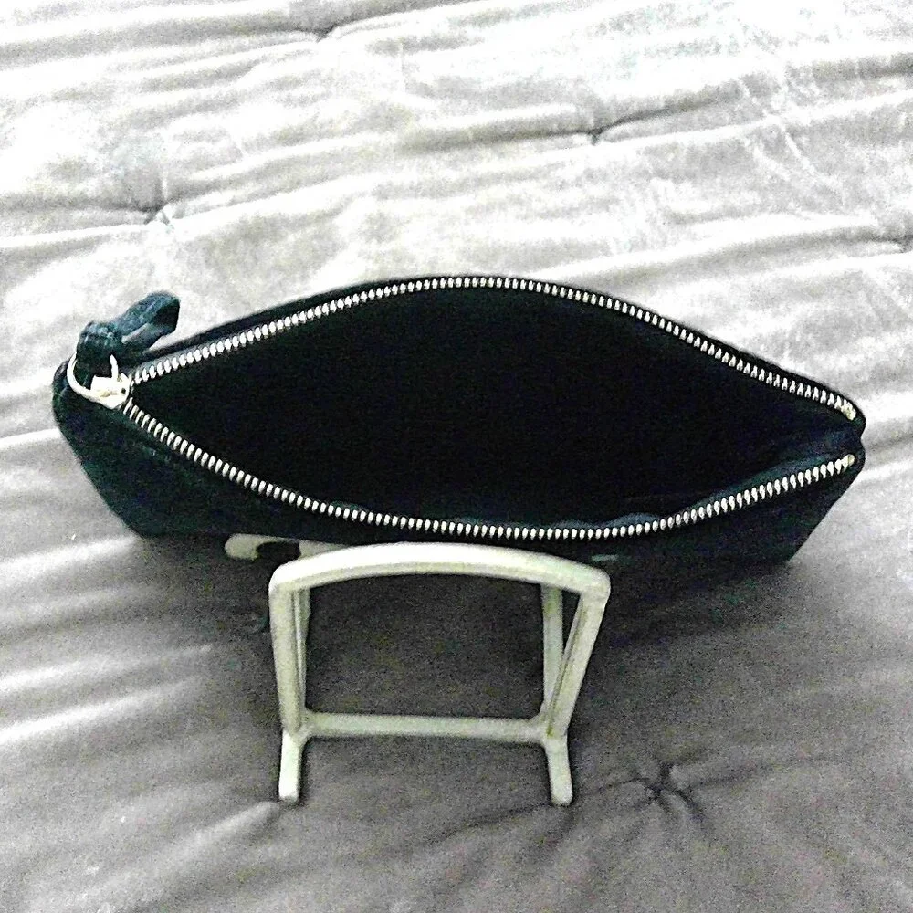 New Dolce & Gabbana Black Velvet Makeup Case Zip Cosmetic Bag Gold Sparkle Logo
